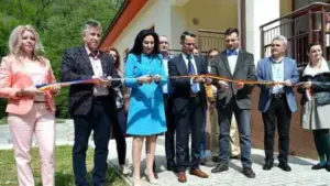 când dumnezeu bate cu panglica