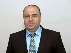 drept la țintă” -
