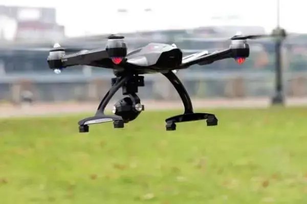 yuneek q500 typhoon 4k drone in flight