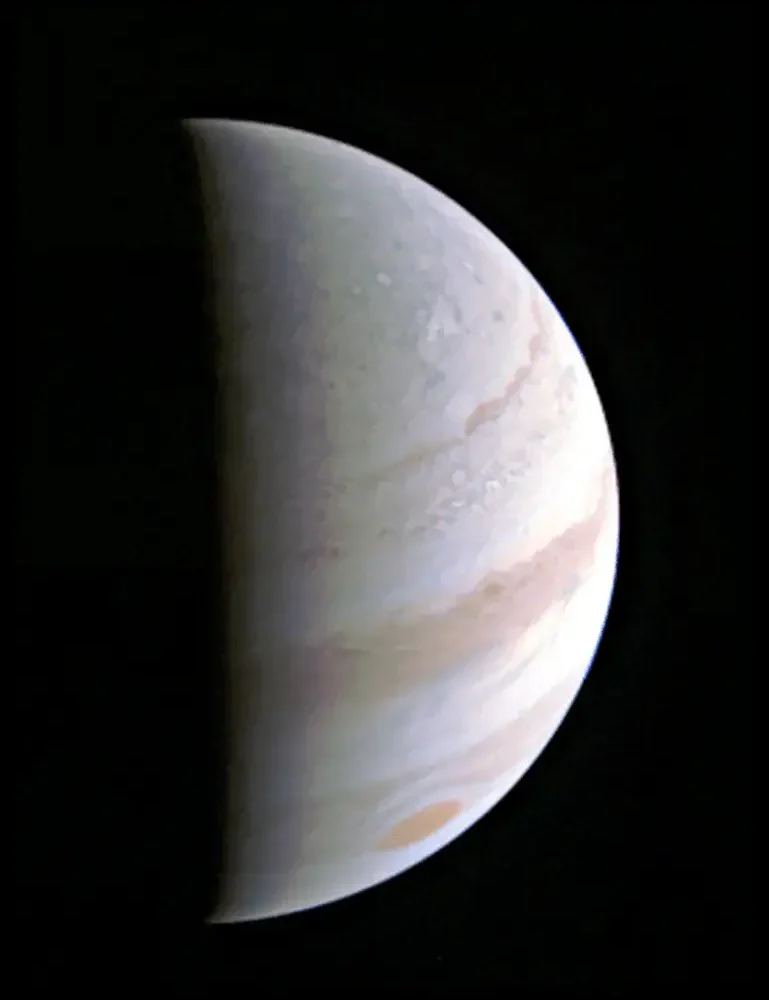 sonda juno a captat imagini