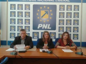 liberalele corina crișan și garofița popa