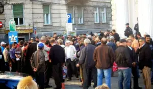 se îndeamnă la pichetarea judecătoriei