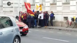 poștașii arădeni au pichetat prefectura