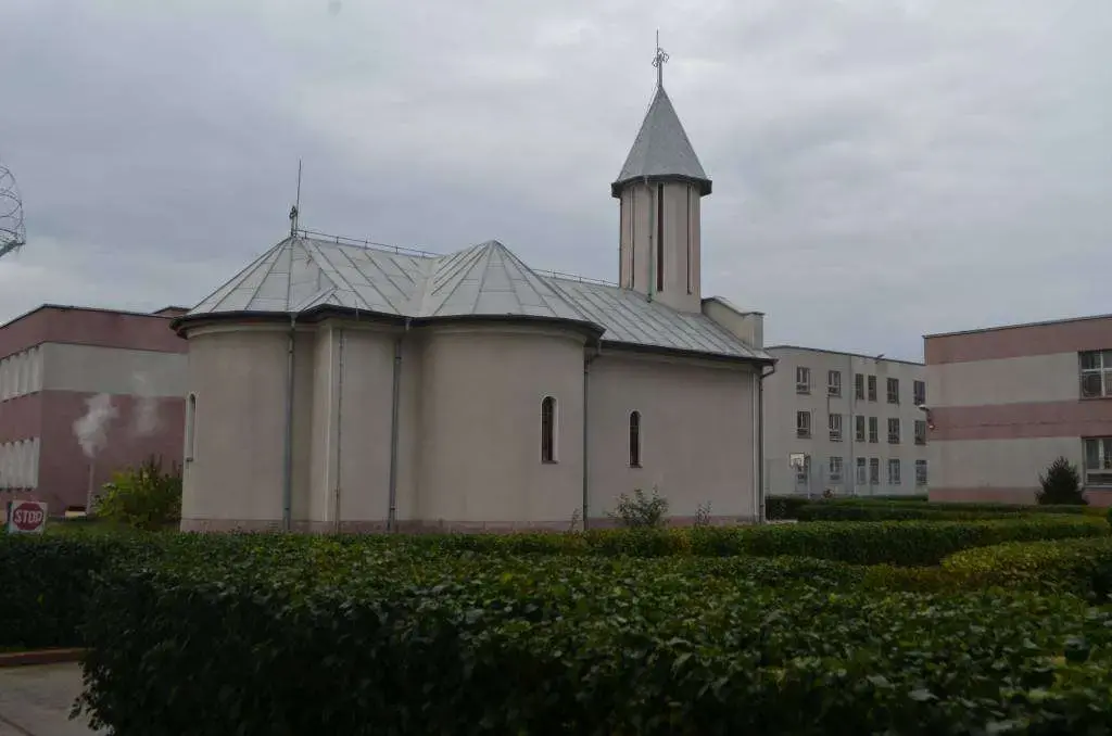 Simultan de șah cu deținuții periculoși la Penitenciarul Arad - sau „frumusețea atemporală a măsurării timpului” față cu urâtul pur al desființării sale [FOTO]