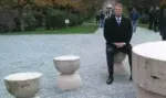 Prostovanul pământului cu fundul pe scaunul tăcerii - o poză care-nghite cele 1000 de cuvinte 12 iohannis