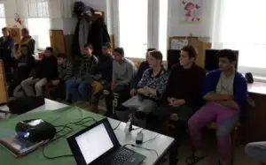tinerii din casa „sos nr
