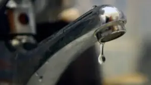 trei zile cu întreruperi