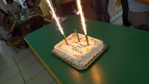 o fărâmă de „copilărie fericită”