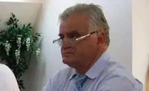 El este didactometrul pătrăuță din bocsig. Stăpânește arta de a număra profesorii la metru și a-i da în gât pe procedură pentru necesități de partid 13 patrauta1