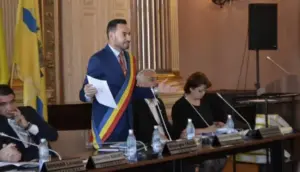 edilul-șef continuă să facă aradul