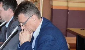 lupaș: „din cearta politică