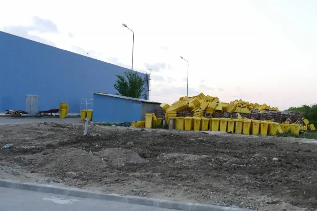 STĂPÂNII GUNOAIELOR fac pe durii: „Cetățenii care nu au încheiat contractul de prestări servicii salubritate nu vor primi pubele!” Așa... și?!
