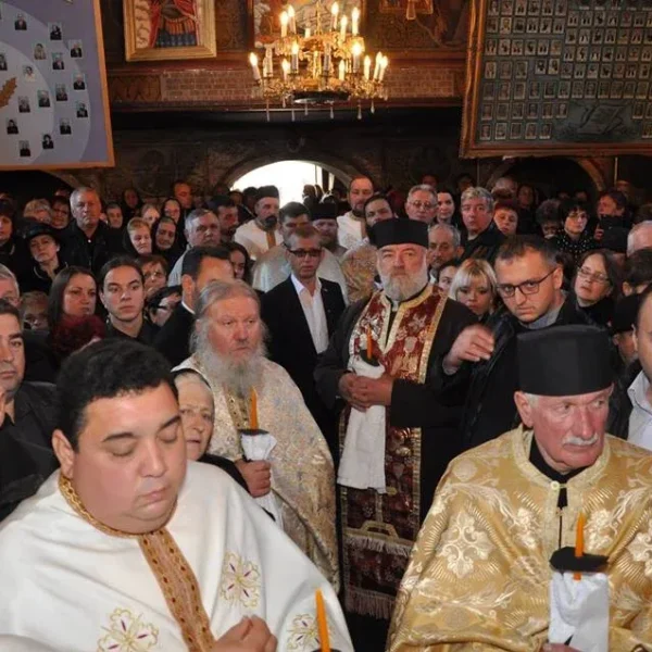 Conducătorii bisericii ortodoxe arădene, demnitarii locali, mii de oameni care l-au iubit şi respectat l-au condus pe părintele-protopop al lipovei, ioan jidoi, pe ultimul drum pământesc 11 ioan jidoi 2 1