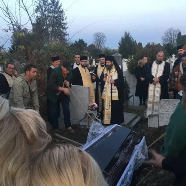 Conducătorii bisericii ortodoxe arădene, demnitarii locali, mii de oameni care l-au iubit şi respectat l-au condus pe părintele-protopop al lipovei, ioan jidoi, pe ultimul drum pământesc 4 ioan jidoi 9