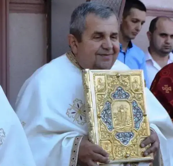 Conducătorii bisericii ortodoxe arădene, demnitarii locali, mii de oameni care l-au iubit şi respectat l-au condus pe părintele-protopop al lipovei, ioan jidoi, pe ultimul drum pământesc 13 ioan jidoi