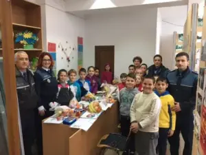 polițiștii arădeni au împărțit daruri