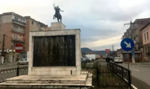 prima statuie din topul celor