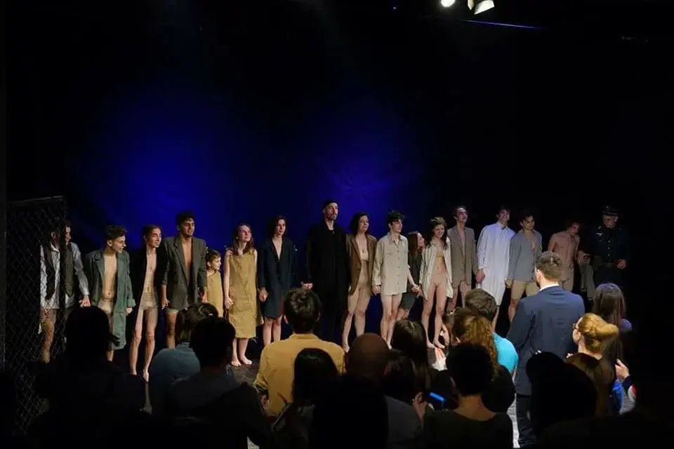 [TEATRU] „Coro Nero Auschwitz” - o piesă dură în interpretarea unor elevi sensibili de la Liceul de Arte „Sabin Drăgoi”