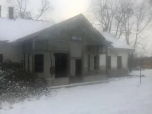 din seria gările nimănui -