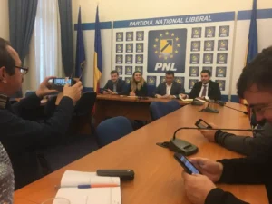 rușine curvei politice care