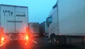 coadă de șase kilometri
