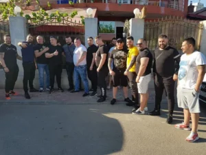 mândrindu-ne” cu liderul local uțu rohozneanu