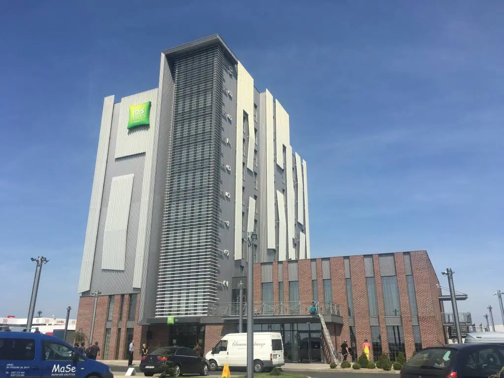[NOU ÎN ARAD] IBIS Styles - un hotel care a intrat în istoria Aradului prin industrie, geografie, economie și (cine s-ar fi gândit?) MUZICĂ [GALERIE FOTO]