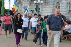 în jur de 200