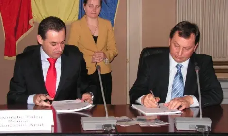 S-a început montarea TABLEI ONDULATE peste tribunele stadionului UTA... pentru că atâta consideră administratorii tăi că merită Aradul!