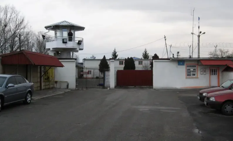 [ACTUALIZARE 4] GUCCIFER n-a mai ajuns la Mândruloc. Marcel Lehel Lazăr a fost extrădat DIRECT din Penitenciarul Deva în cel din Virginia (USA), unde îl așteaptă 52 de luni de INFERN