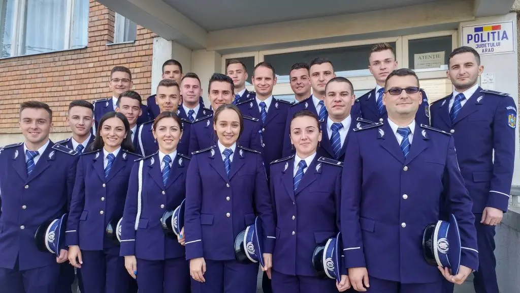 I.P.J. Arad s-a îmbogățit cu 20 de colegi noi. Vezi unde au fost repartizați tinerii polițiști