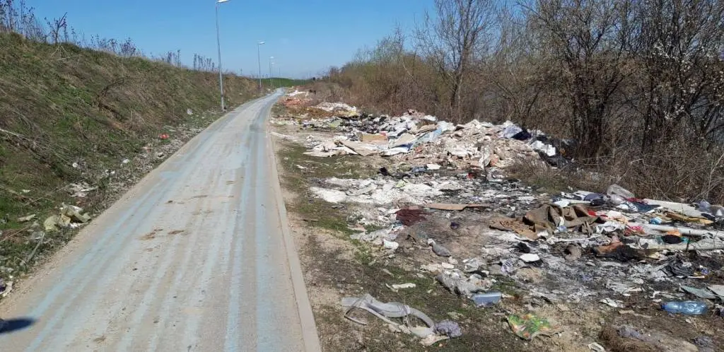 „PISTA de biciclete” de pe MĂRULUI - o plimbare OBLIGATORIE pentru un PROCUROR DNA care își respectă demnitatea! [FOTO & VIDEO SCANDALOASE]