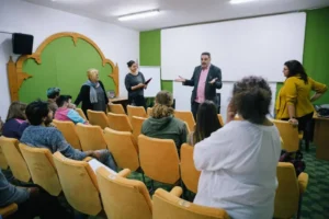 se redeschide sala mică