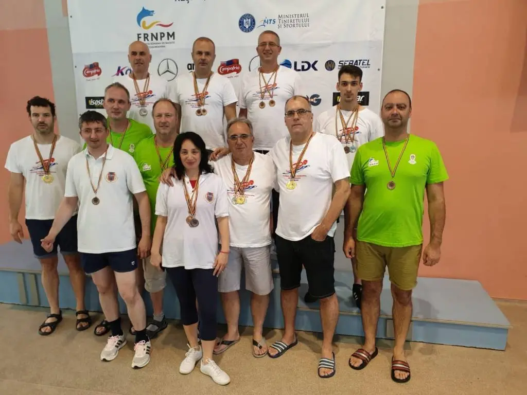 De la a IX-a ediție a Campionatului Național de Înot Masters al României, cei 13 sportivi care au reprezentat CSM Arad „au scos din apă” 36 de medalii individuale