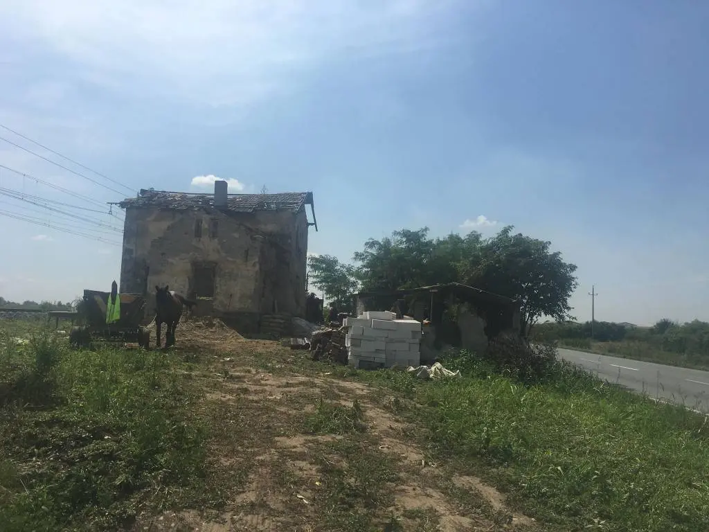 [ACTUALIZARE] CANTONUL de la intrarea în Șofronea, dar mai ales sufletele nevinovate care locuiesc acolo, merită o A DOUA ȘANSĂ... nu că ar fi avut-o pe prima! [FOTO]