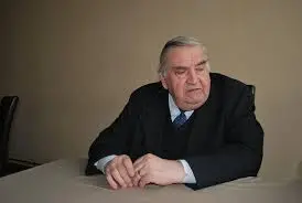 [ACTUALIZARE 5] Gheorghe FEIEȘ a DEMISIONAT din funcția de președinte al PNL Sebiș – nu înainte de a-l da afară din partid pe interimarul Toma, anulându-i mandatul de „interimar” și de a-i asigura fiului său SUCCESIUNEA la TRON
