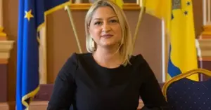 consilierul roxana tabuia se laudă