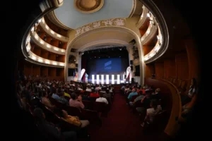 usr arad a închiriat teatrul