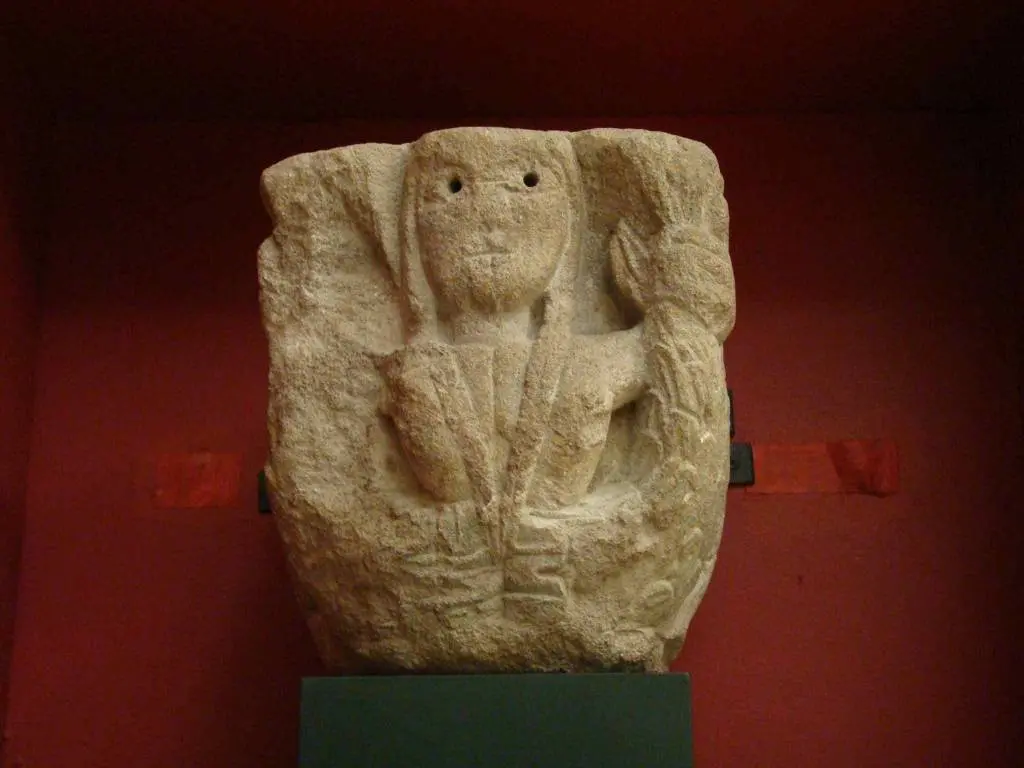 Fragmente sculpturale din perioada medievală de o valoare EXCEPȚIONALĂ – identificate cu ocazia cercetărilor la CETATEA din INEU [FOTO]