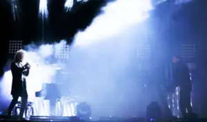 premieră absolută pe scenele din românia