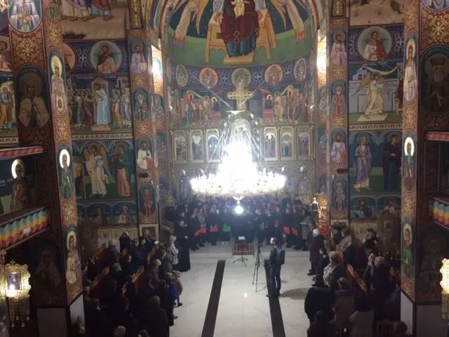 [ACTUALIZARE] Seară plină de emoție și încărcare sufletească la concertul caritabil de colinde „Nu uita când ești voios, române să fii bun!”