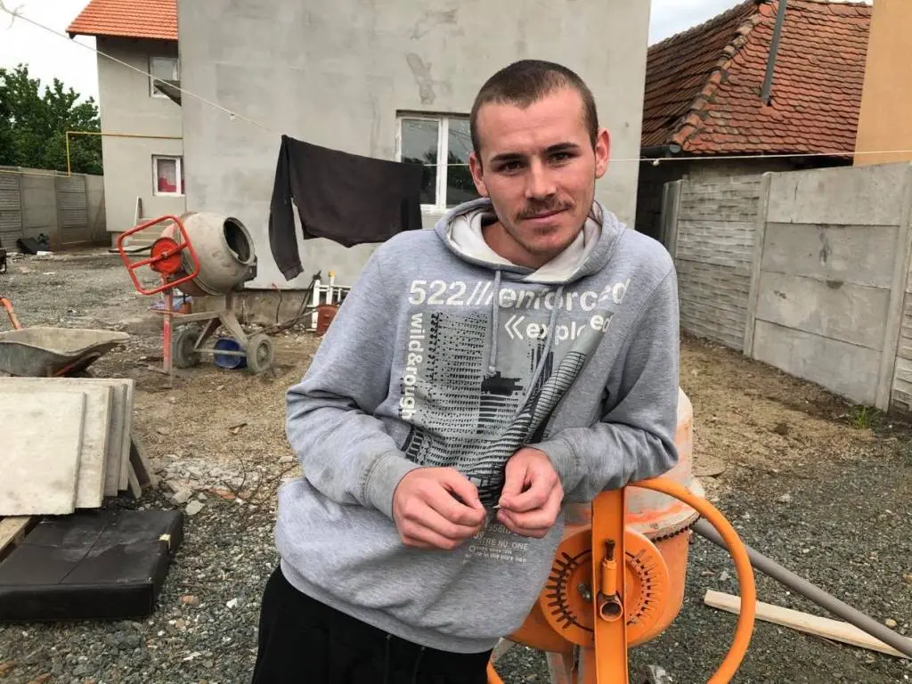 ITALIENII, PROXENETA, FRAIERUL și MINORELE TORTURATE - un DOSAR DUR despre cum e, cu adevărat, VIAȚA la noi în cartier [VIDEO și DETALII generatoare de PUTERNIC IMPACT EMOȚIONAL]