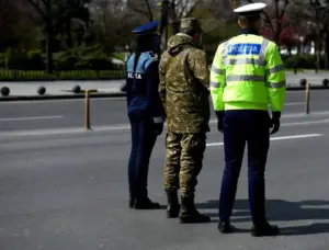 Garcea și suspecții săi. O poveste din care reiese că dacă ești prea tânăr pentru exigența unui echipaj, ai probleme dacă te duci la serviciu, dar dacă ai peste 65 de ani, poți să stai la coadă la langoș 22 1 1