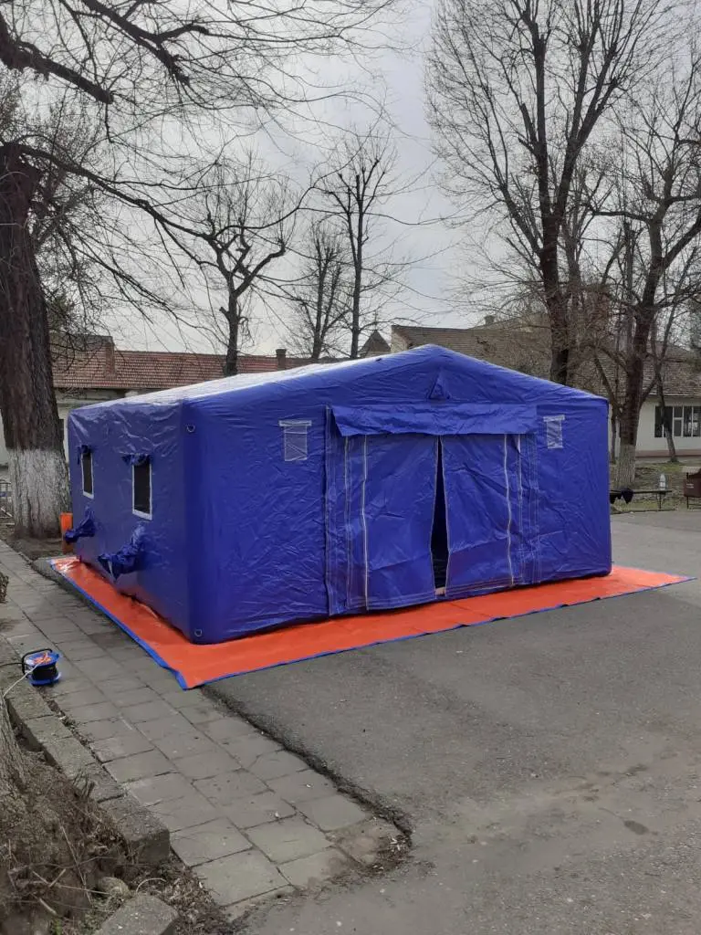 #CORONAVIRUS: Curtea Spitalului Județean Arad a devenit POST DE TRIAJ EPIDEMIOLOGIC [FOTO]