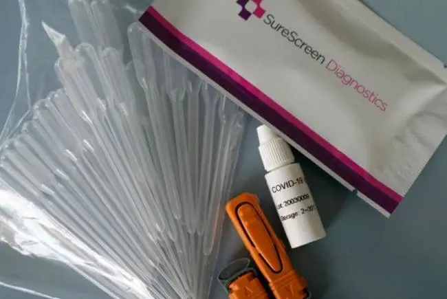 DE CE NU AVEM în Spitalul Județean Arad un APARAT DE TESTARE pentru CORONAVIRUS și KITURI în farmacii?! Pentru că DEALERII Consiliului Județean și ai Casei de Asigurări de Sănătate nu s-au înțeles la PREȚ, iar ȘEFII SE ASCUND „sub fustele nevestelor”... vorba fostului LOR Ministru de Interne!