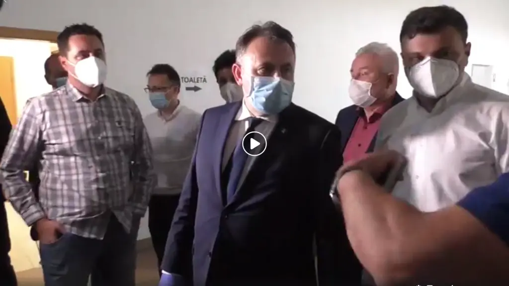 [ACTUALIZARE] A venit TĂTARU cu elicopterul la Arad, l-au înghesuit RECHINII în „hala pentru săracii cu COVID de la EXPO” și a plecat... doar Nelu! [VIDEO]