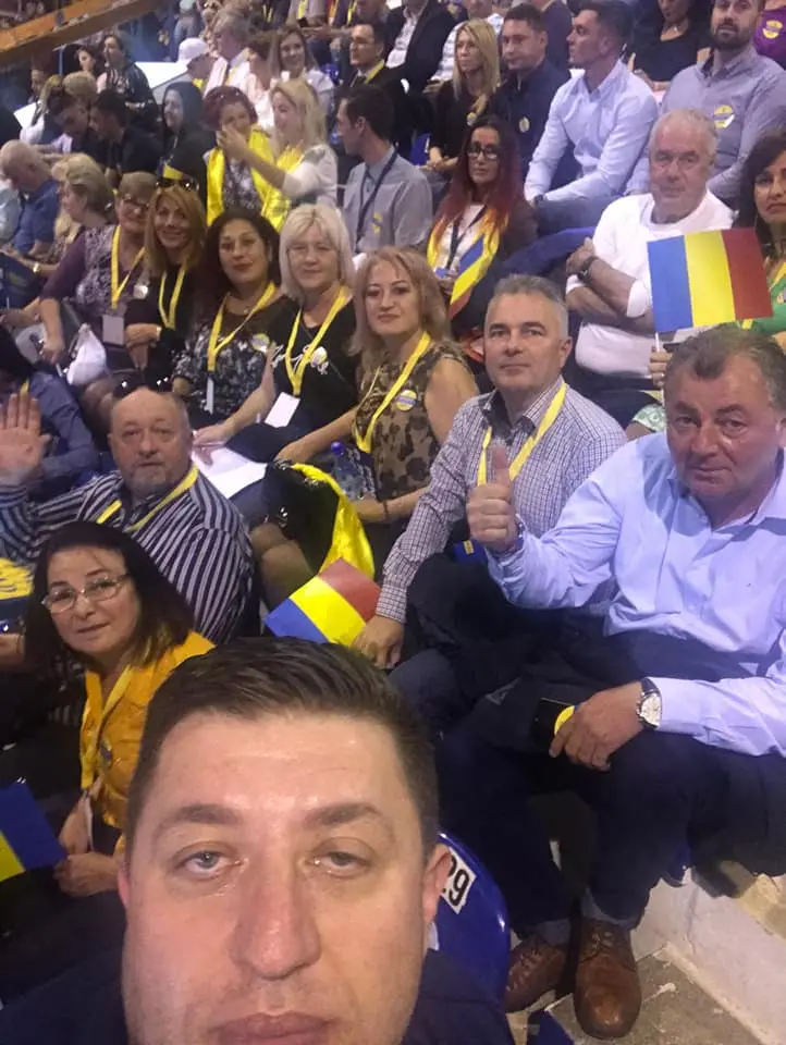 Cel mai harnic sclav al partidului, Florin Mariș, este gata să-și primească ministrul pentru a-i prezenta STRĂLUCITOAREA sa CARIERĂ, care are legătură cu A.N.I.F.-ul cam cât are un bordel ilegal al familiei Dincă cu agricultura