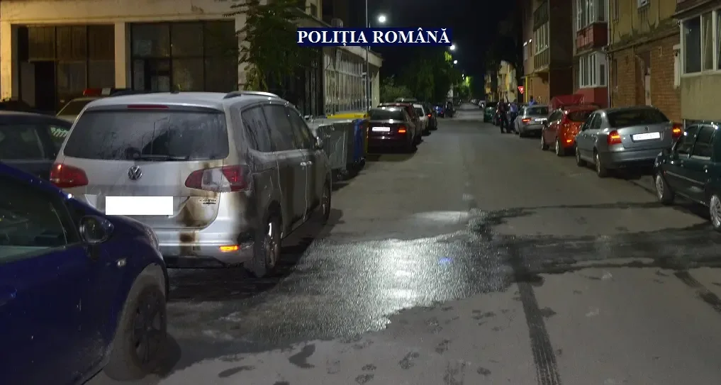 Micălaca, noaptea... Un arădean de 34 de ani - prins de polițiști imediat după ce a incendiat o mașină pe strada Simion Popa