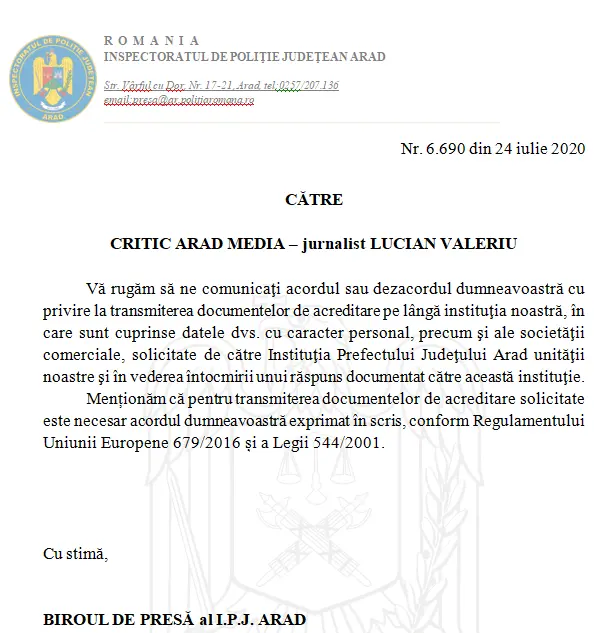 Căcatul cu servietă și acreditările sale