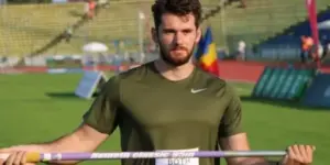 atletul denis both îşi amână